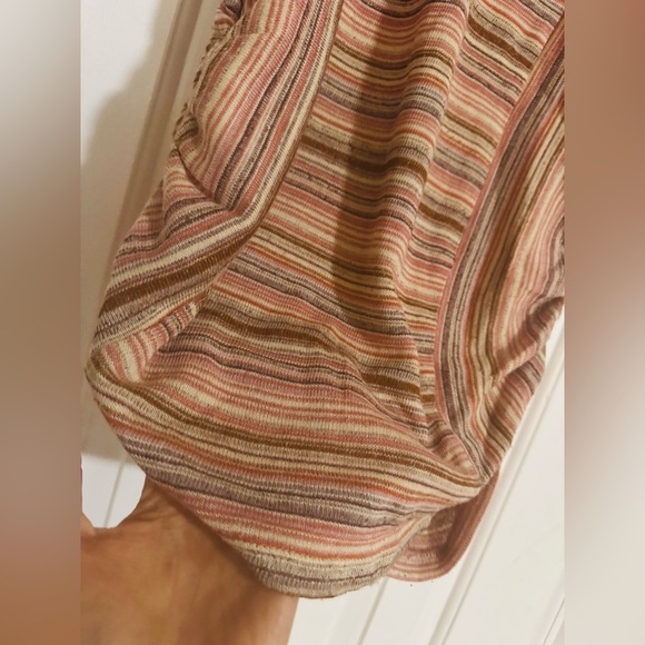 👑 SIZE MEDIUM Destination Maternity Multicolor Striped Short Sleeve Top - Picture 3 of 10